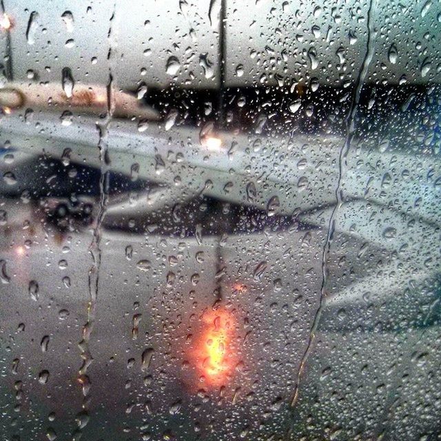 CLOSE-UP OF WATER DROPS ON GLASS