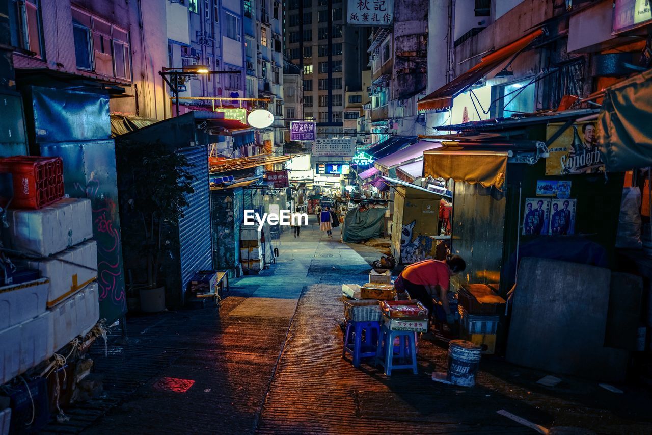 NARROW ALLEY IN CITY STREET