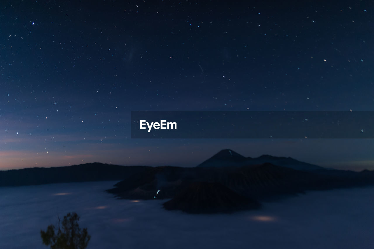 SCENIC VIEW OF MOUNTAIN AGAINST SKY