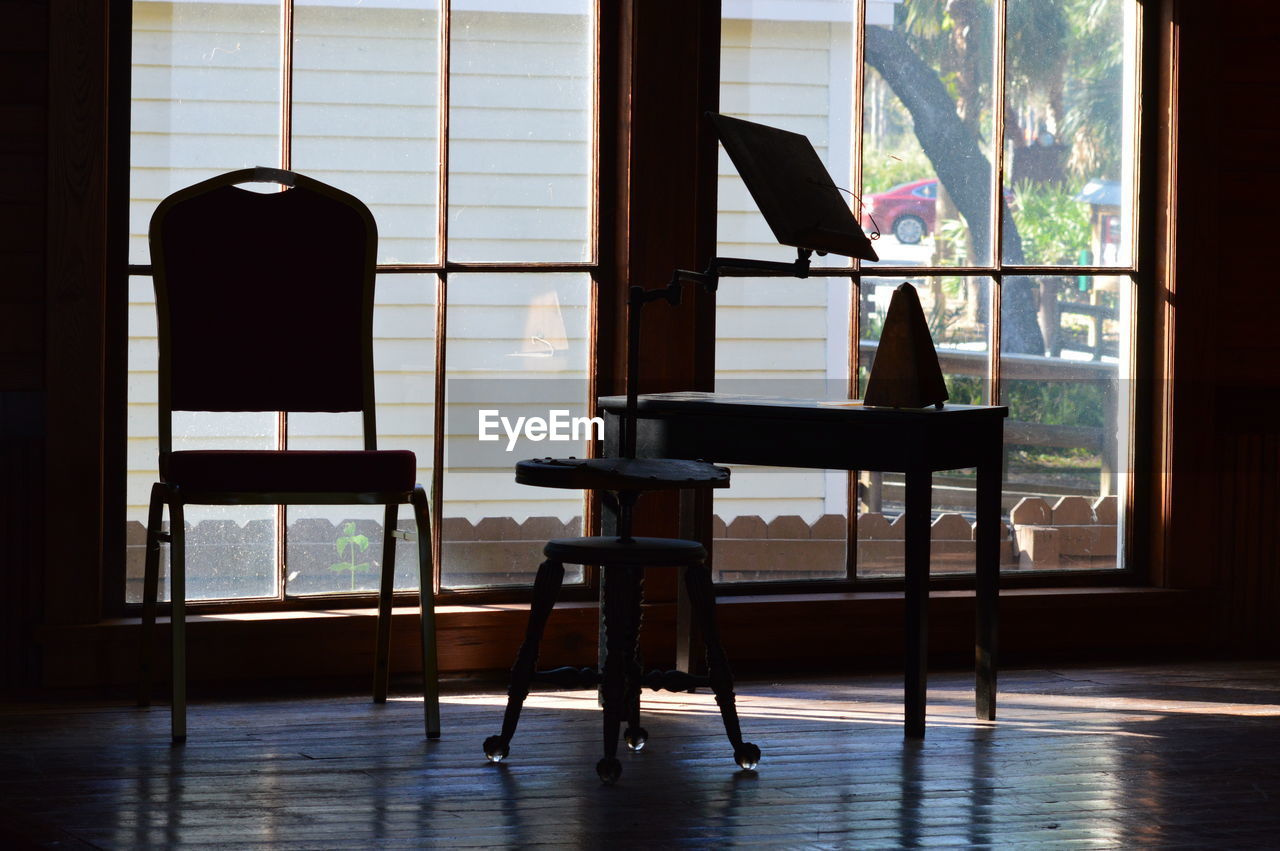 CHAIRS AND TABLE IN HOME