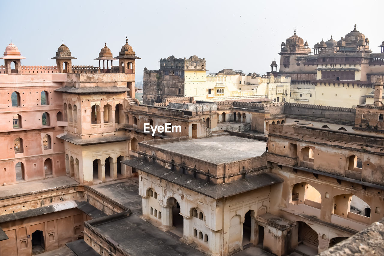 Beautiful view of orchha palace fort, raja mahal and chaturbhuj temple from jahangir mahal, orchha