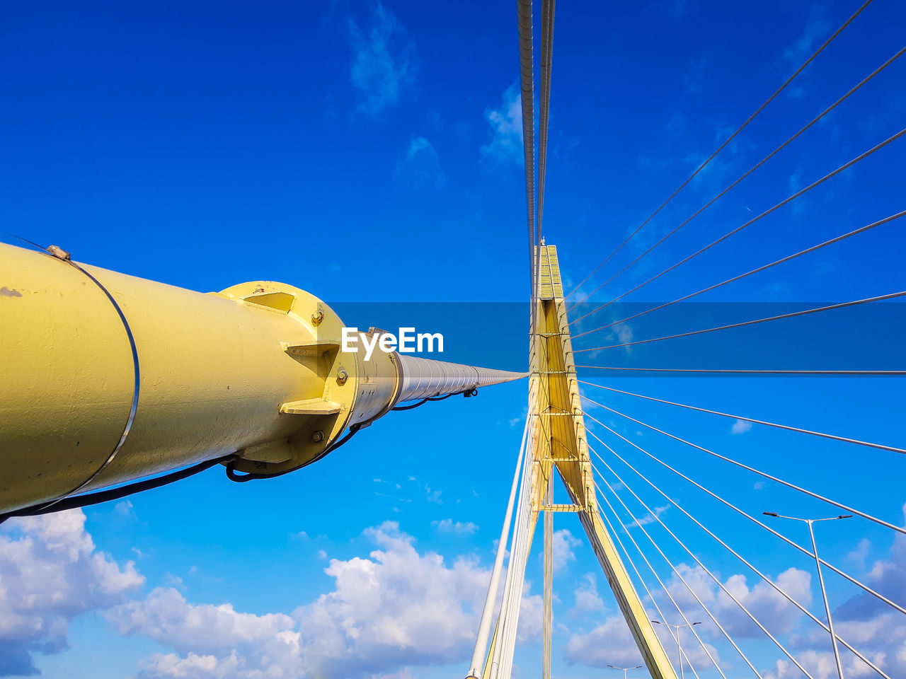 LOW ANGLE VIEW OF CRANE AGAINST SKY