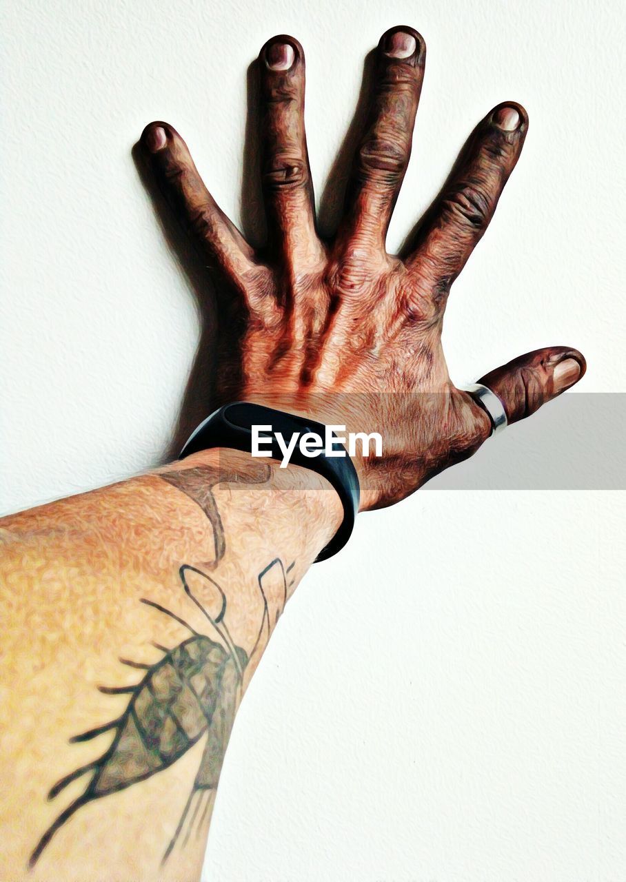 CLOSE-UP OF HUMAN HAND