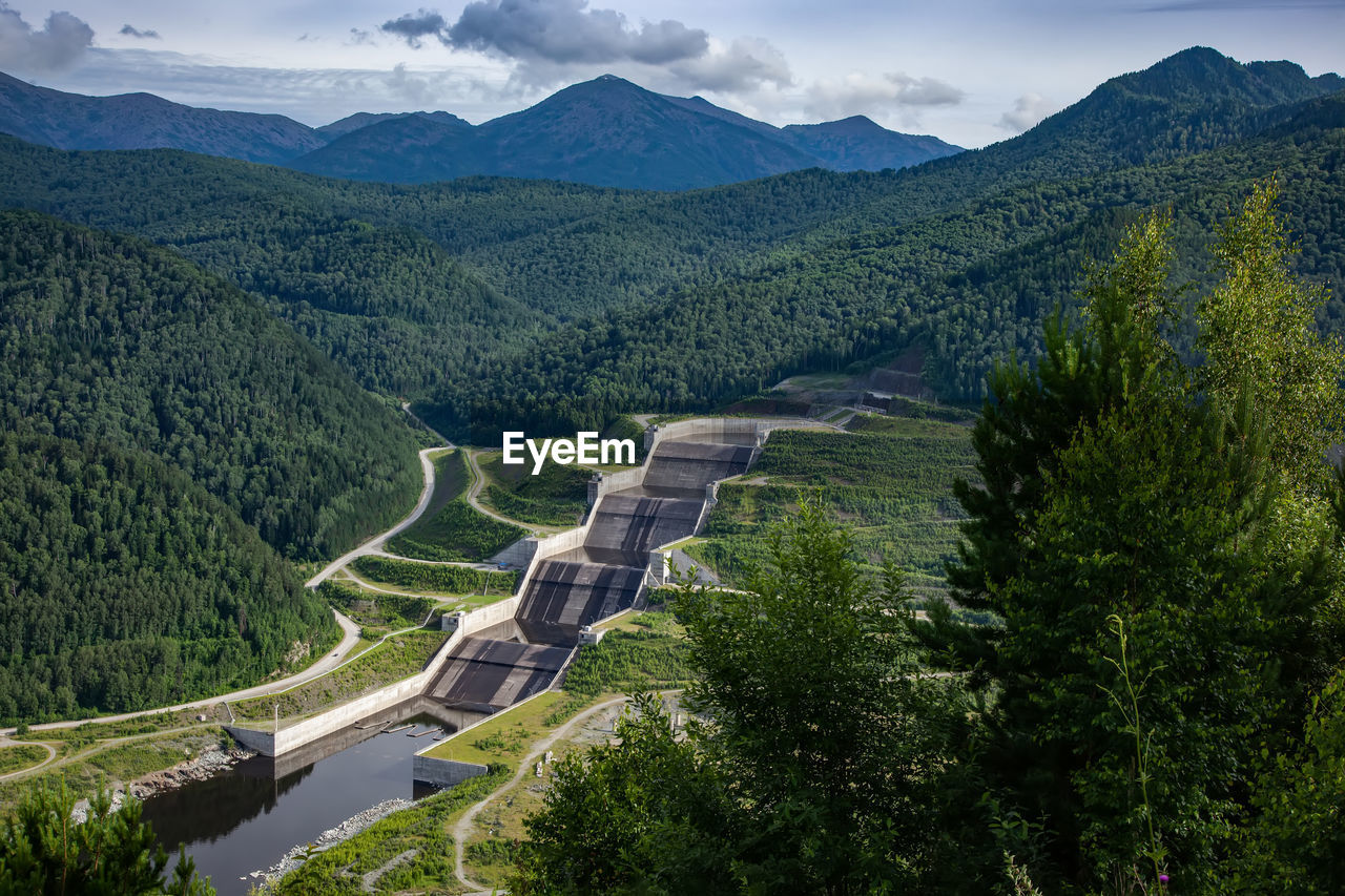 Sayano-shushenskaya dam hydroelectric power station, on the yenisei river, khakassia, russia