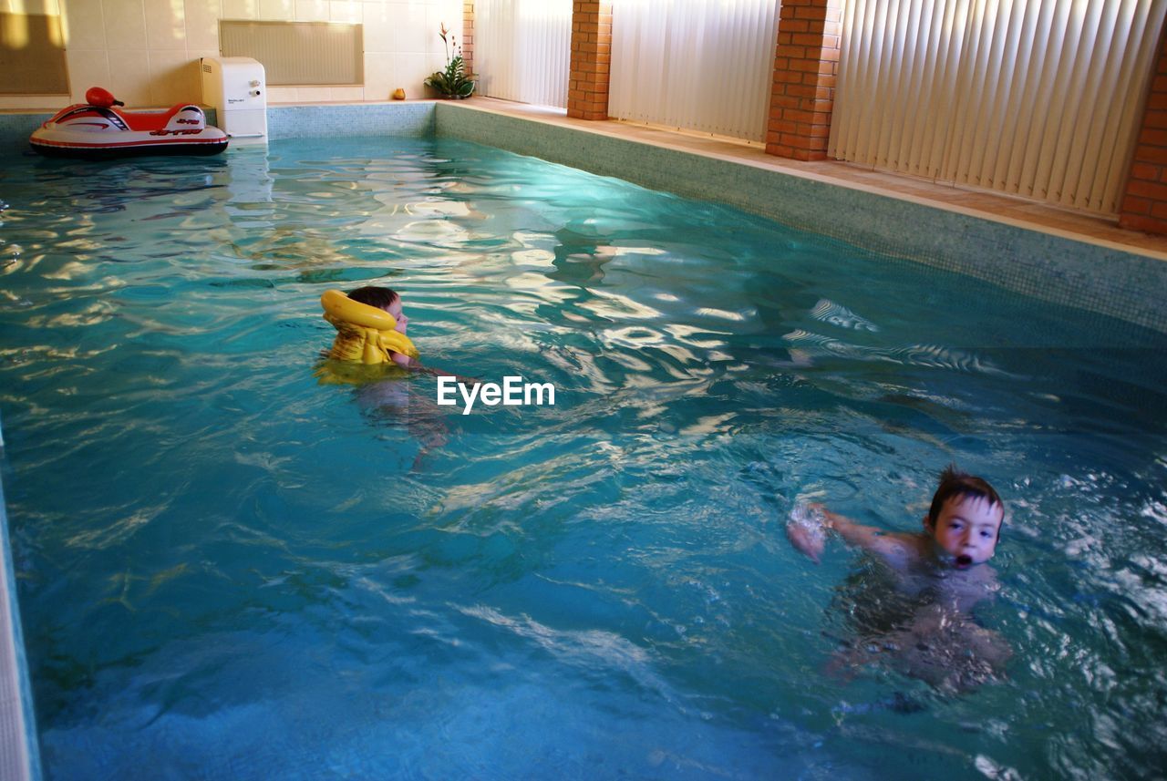 HIGH ANGLE VIEW OF SWIMMING IN POOL