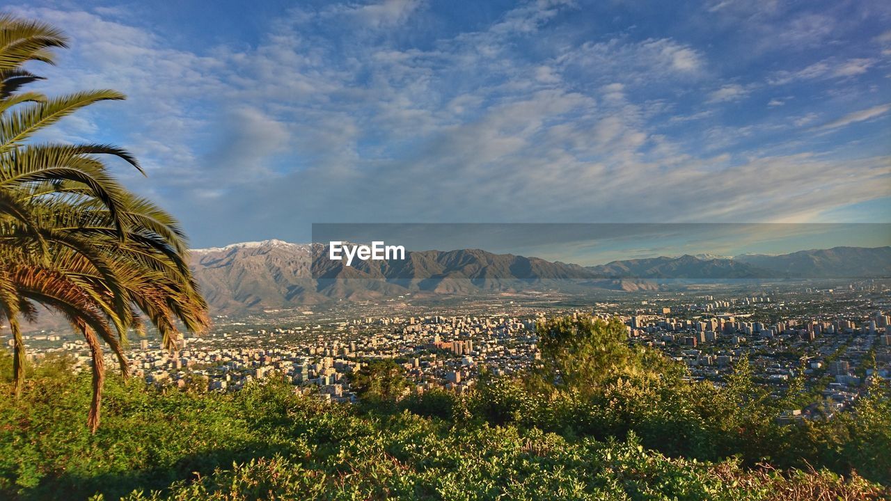 SCENIC VIEW OF AGRICULTURAL LANDSCAPE AGAINST SKY