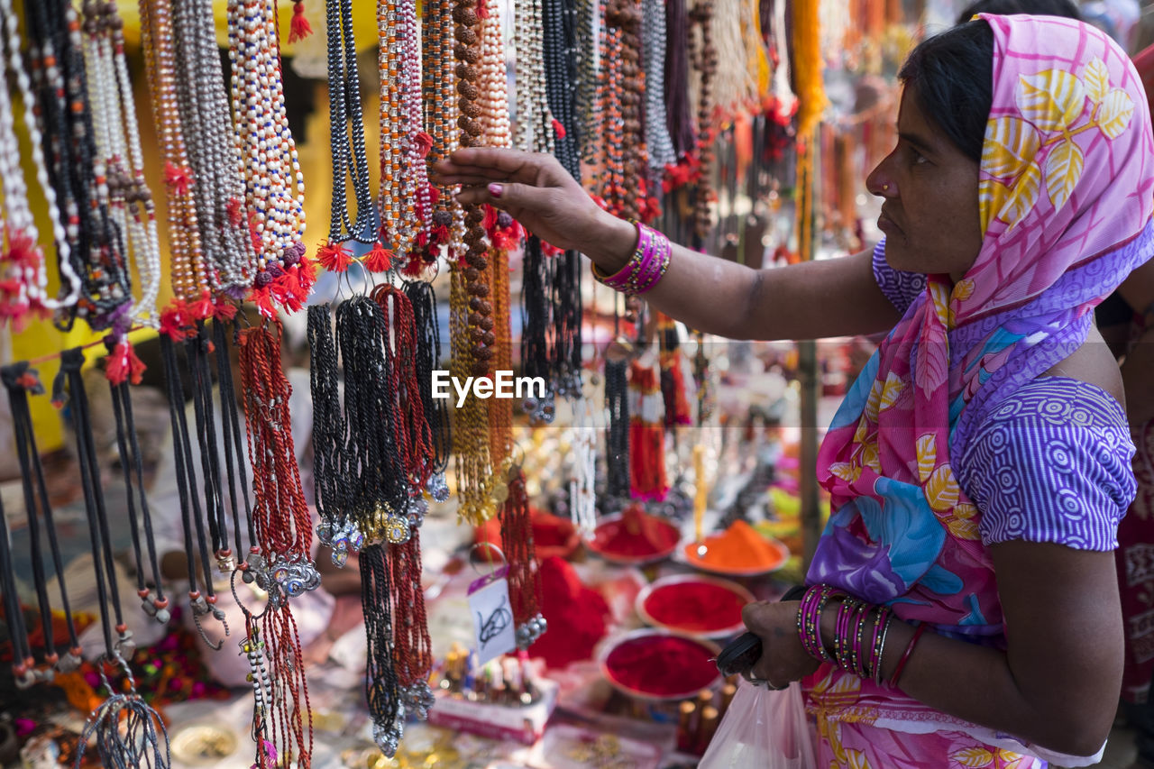 MIDSECTION OF A PERSON IN THE MARKET