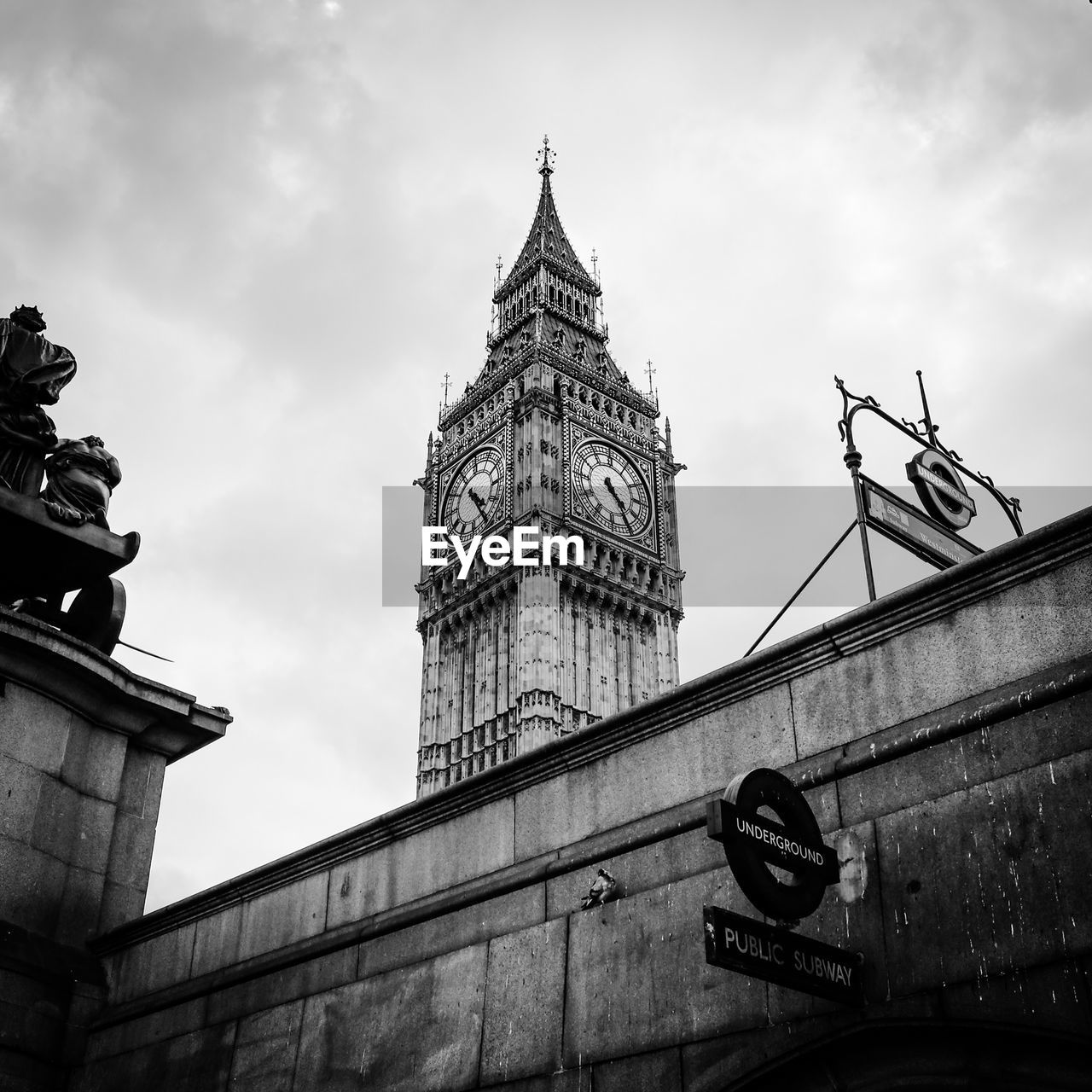 LOW ANGLE VIEW OF CLOCK TOWER AGAINST SKY