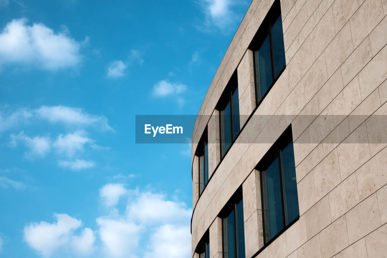 LOW ANGLE VIEW OF BUILDING AGAINST BLUE SKY