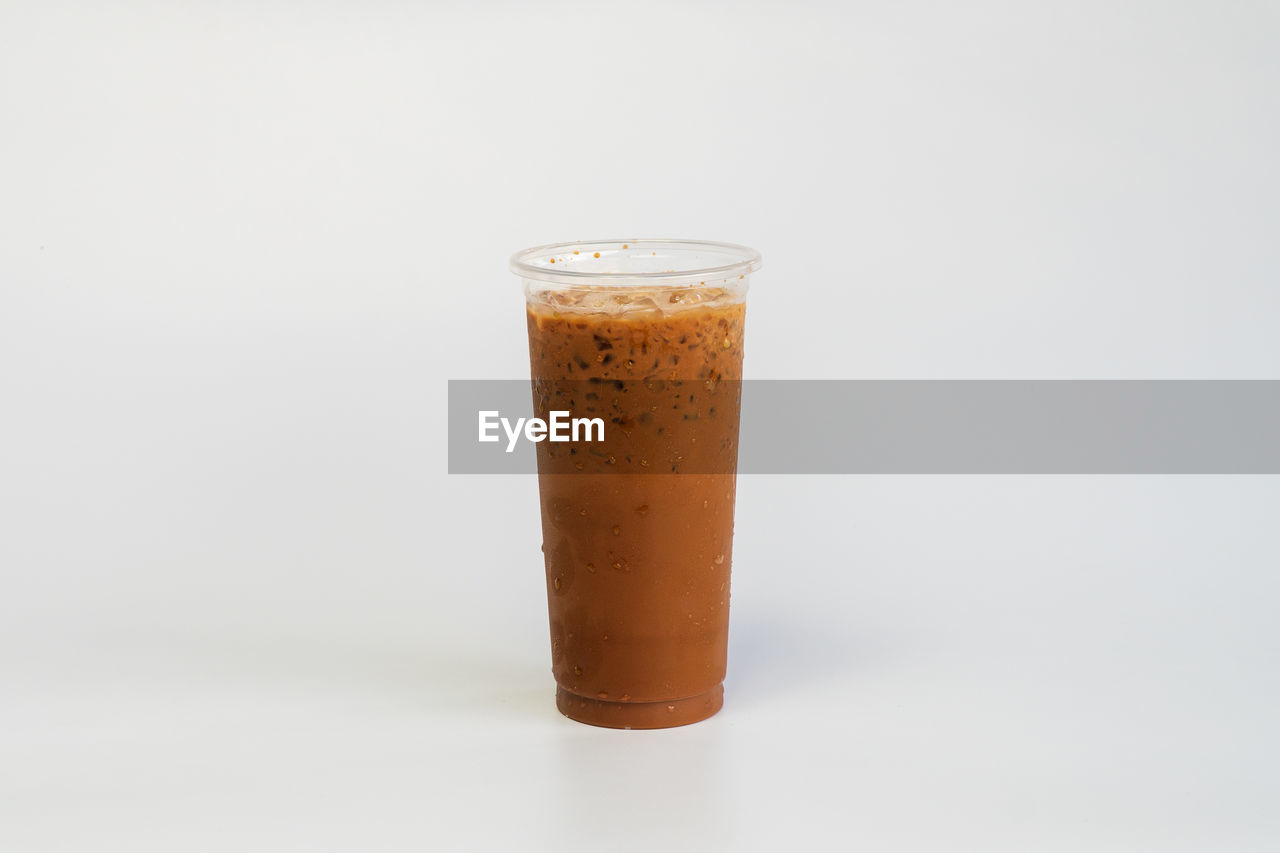 drink, food and drink, refreshment, soft drink, drinking glass, glass, household equipment, studio shot, white background, indoors, food, freshness, single object, no people, cut out, still life, milkshake, copy space, cold temperature, smoothie, cold drink