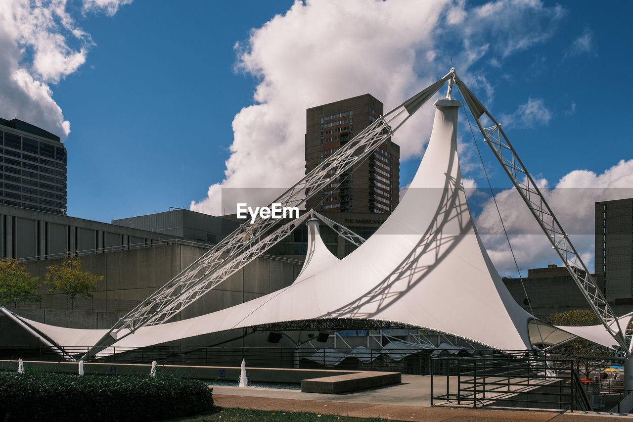 LOW ANGLE VIEW OF BRIDGE AGAINST BUILDINGS IN CITY