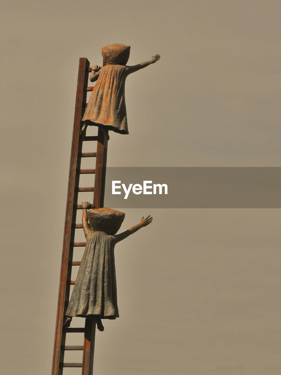 CLOTHES HANGING ON CLOTHESLINE AGAINST SKY