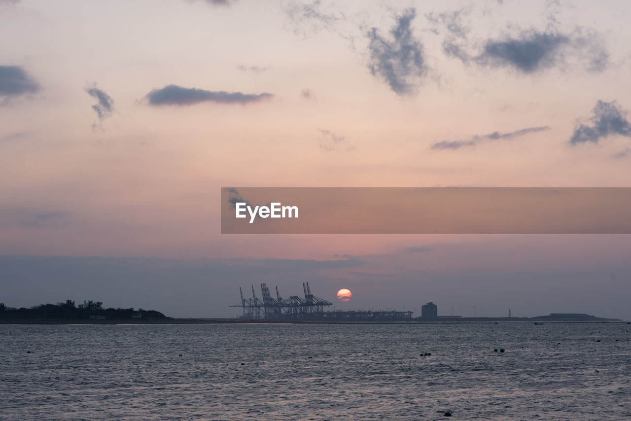 SCENIC VIEW OF SEA AGAINST ORANGE SKY