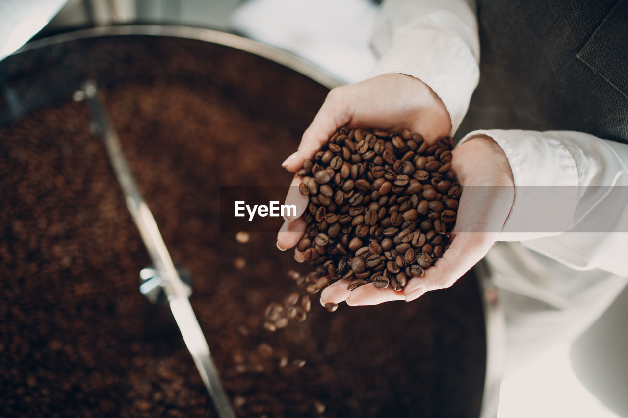 HIGH ANGLE VIEW OF COFFEE BEANS