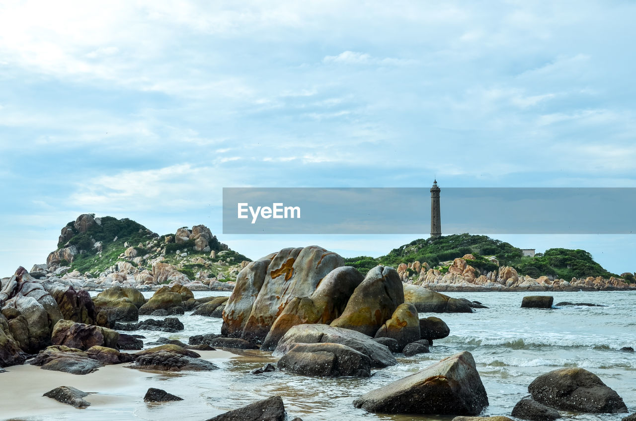 ROCKS IN SEA AGAINST SKY