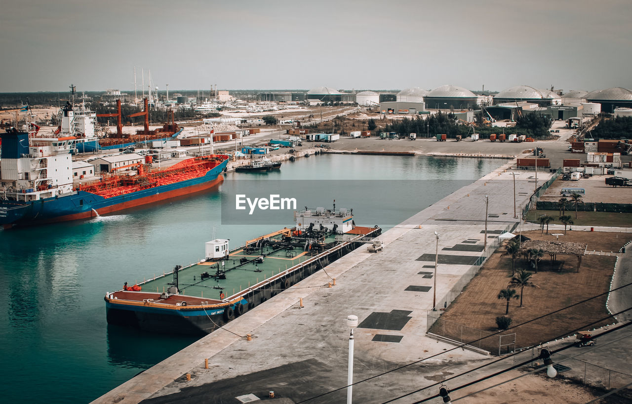 HIGH ANGLE VIEW OF HARBOR AGAINST SKY