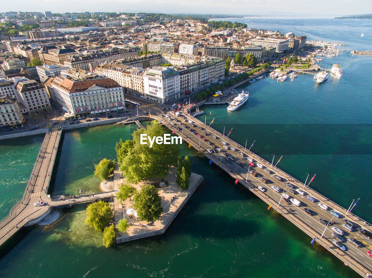 HIGH ANGLE VIEW OF BRIDGE OVER RIVER IN CITY