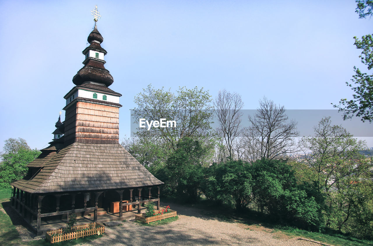 TEMPLE AGAINST BUILDING