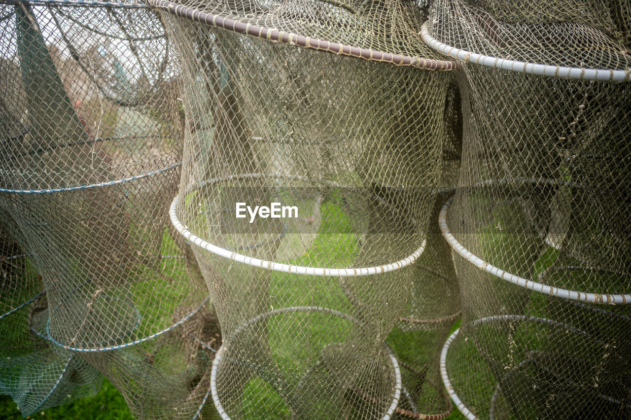 net, netting, chain-link fencing, green, no people, net - sports equipment, fishing net, full frame, pattern, sports, wire, day, wire mesh, fence, backgrounds, fishing, commercial fishing net, leaf, nature, close-up, outdoors, mesh, fishing industry, spider web, plant