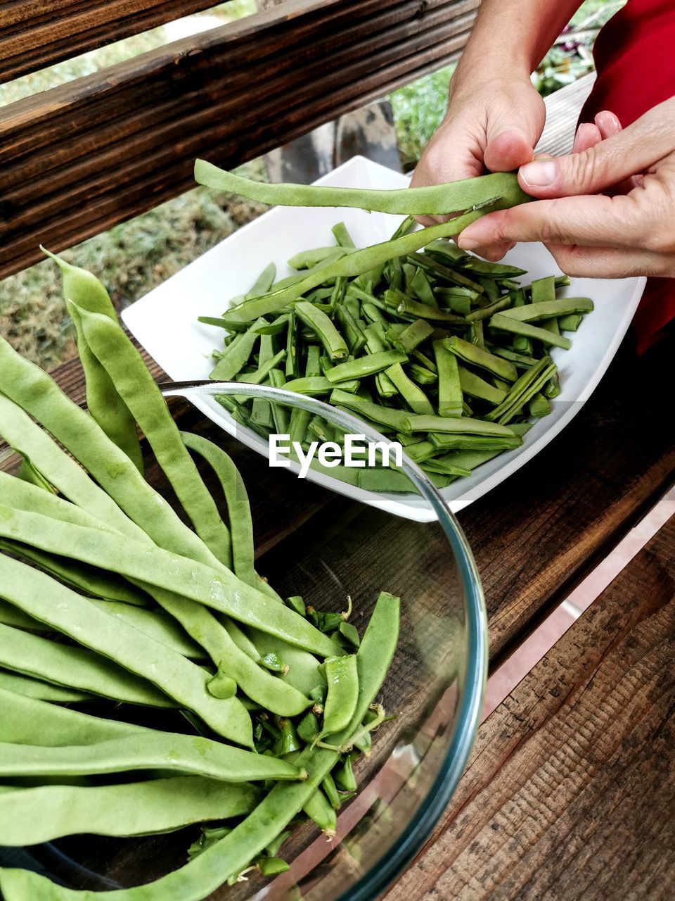 Preparing green beans for the vegan salad