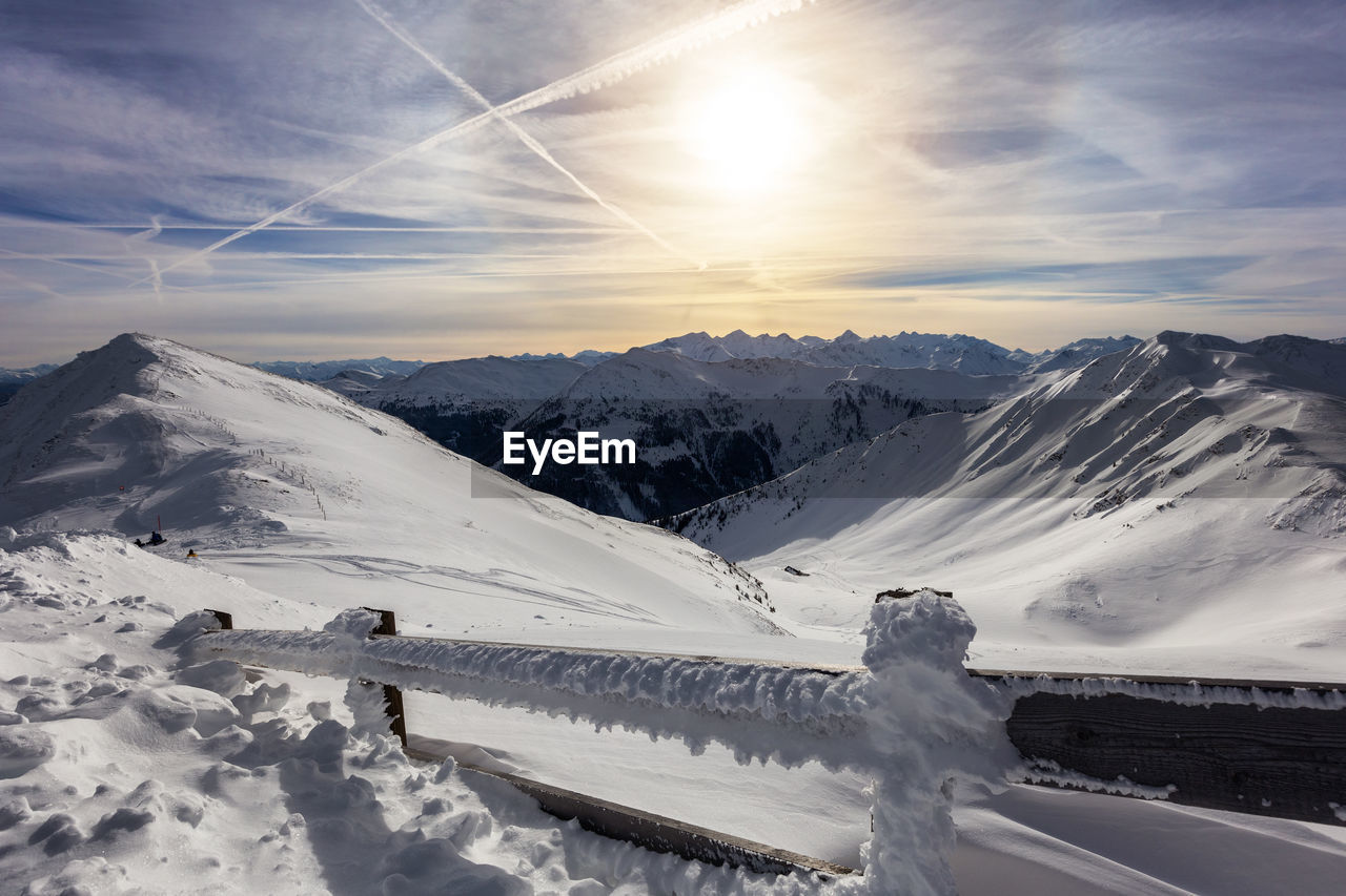 SCENIC VIEW OF SNOW COVERED MOUNTAINS AGAINST BRIGHT SKY