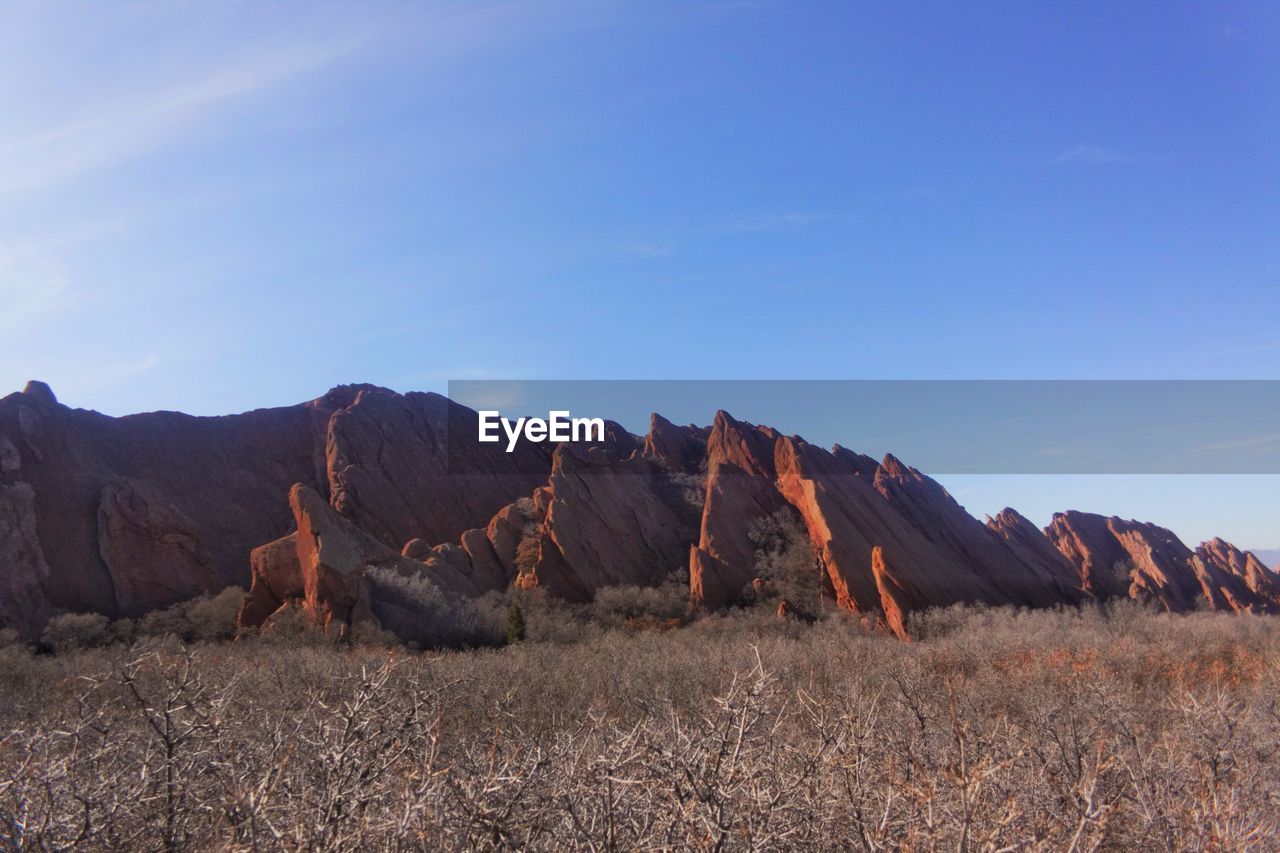 PANORAMIC VIEW OF MOUNTAIN AGAINST SKY