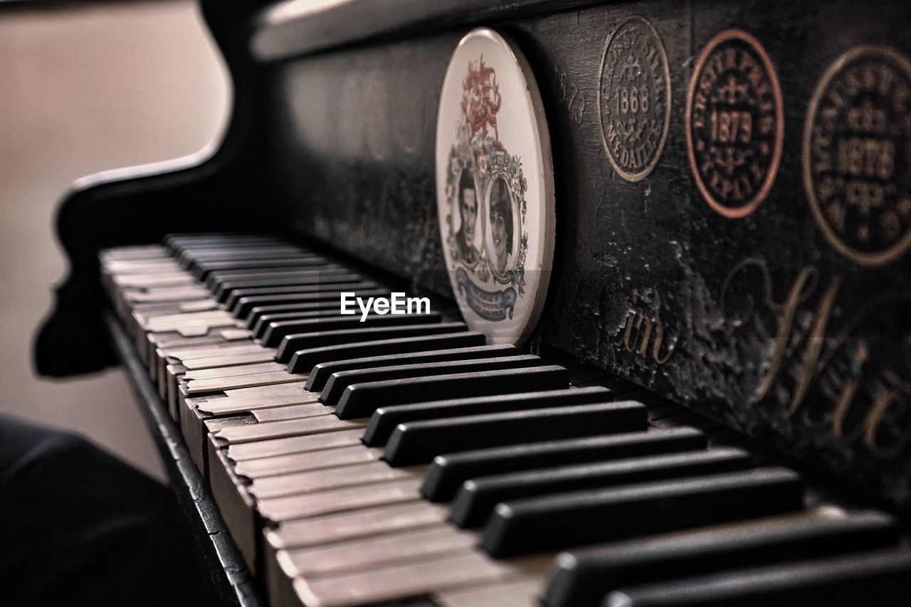 CLOSE-UP OF PIANO KEYS IN OLD ROOM