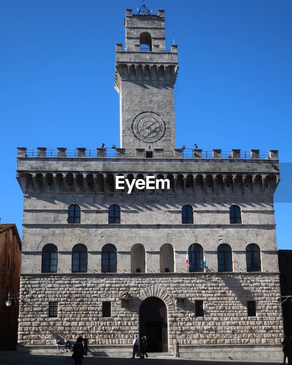 VIEW OF HISTORIC BUILDING AGAINST CLEAR SKY