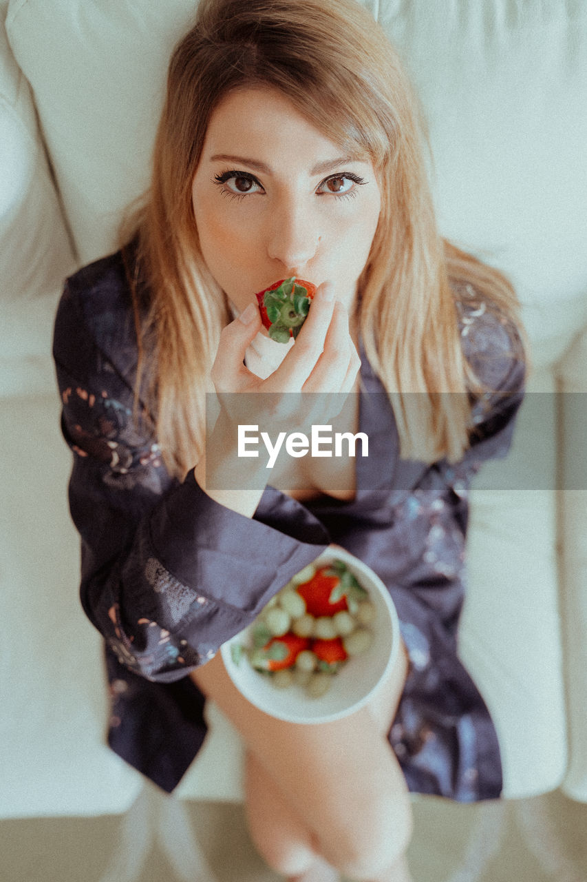 PORTRAIT OF WOMAN EATING FOOD