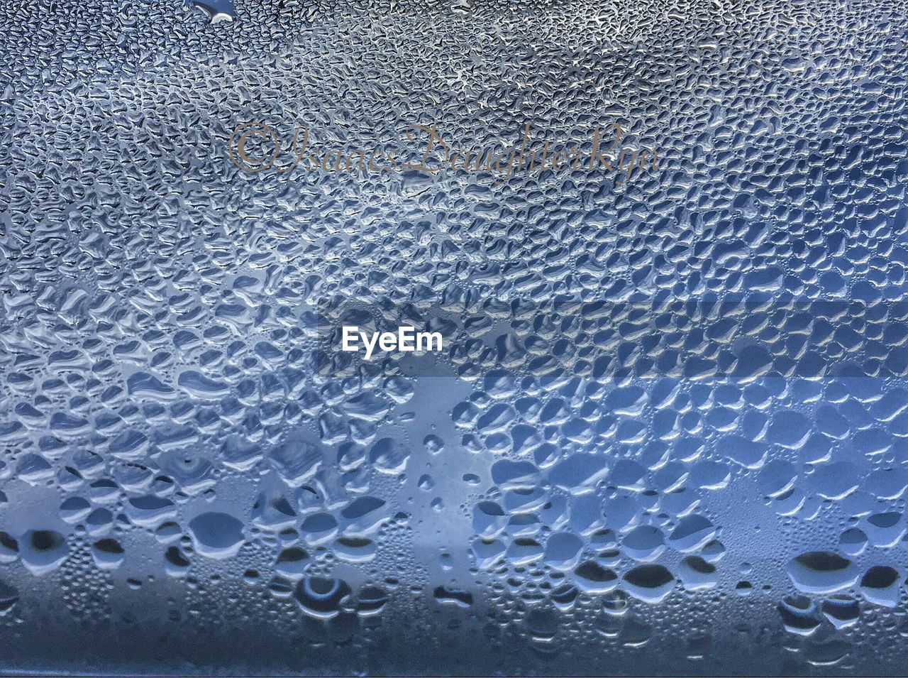 CLOSE-UP OF WATER DROPS ON WATER SURFACE