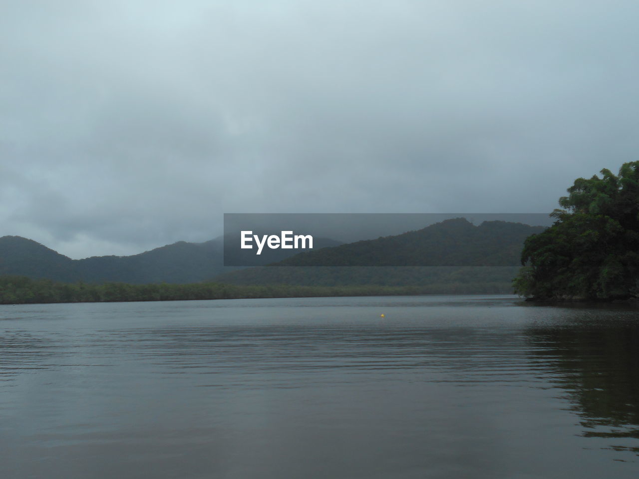 SCENIC VIEW OF LAKE AGAINST MOUNTAINS