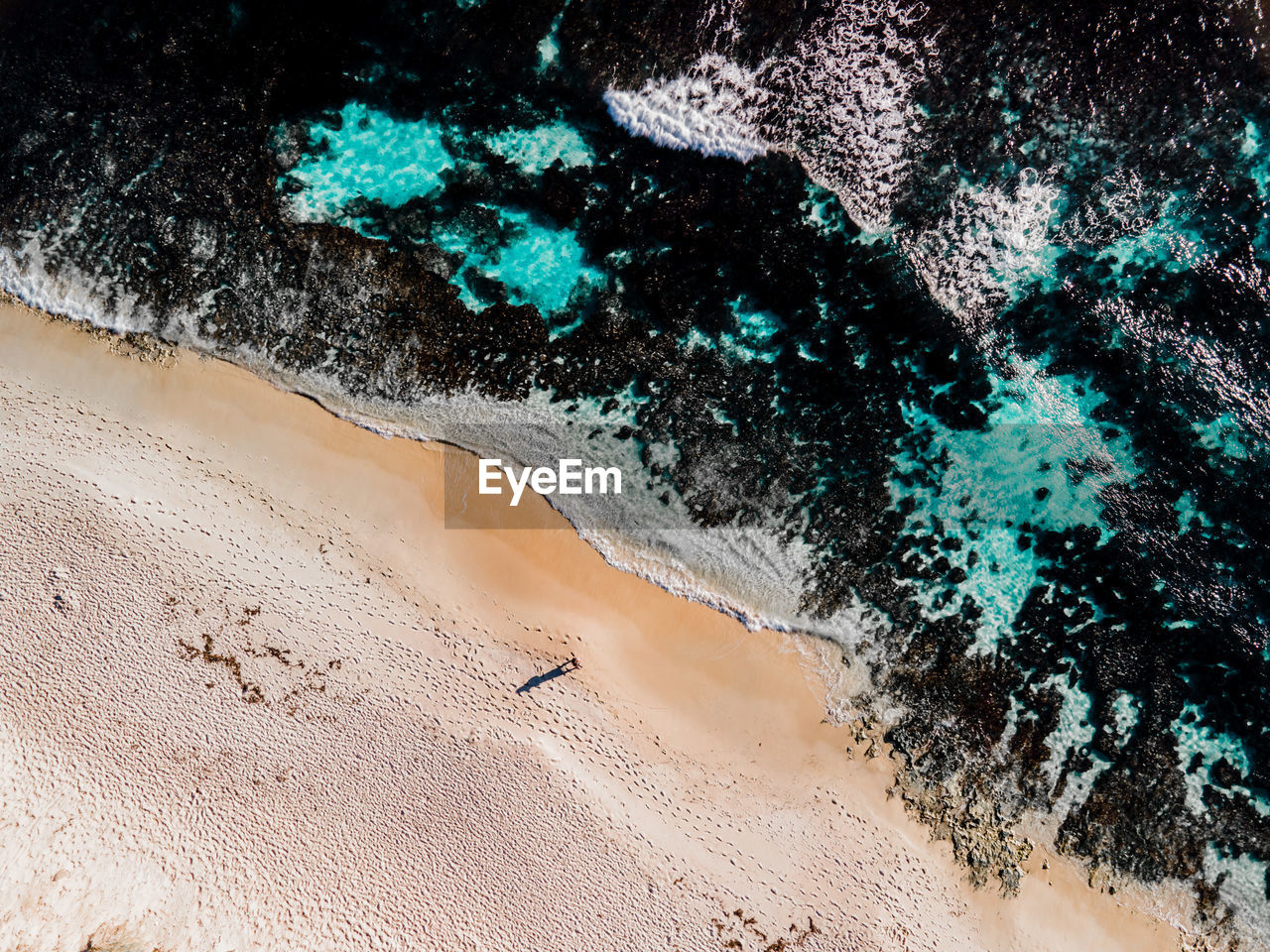 HIGH ANGLE VIEW OF BEACH ON SHORE