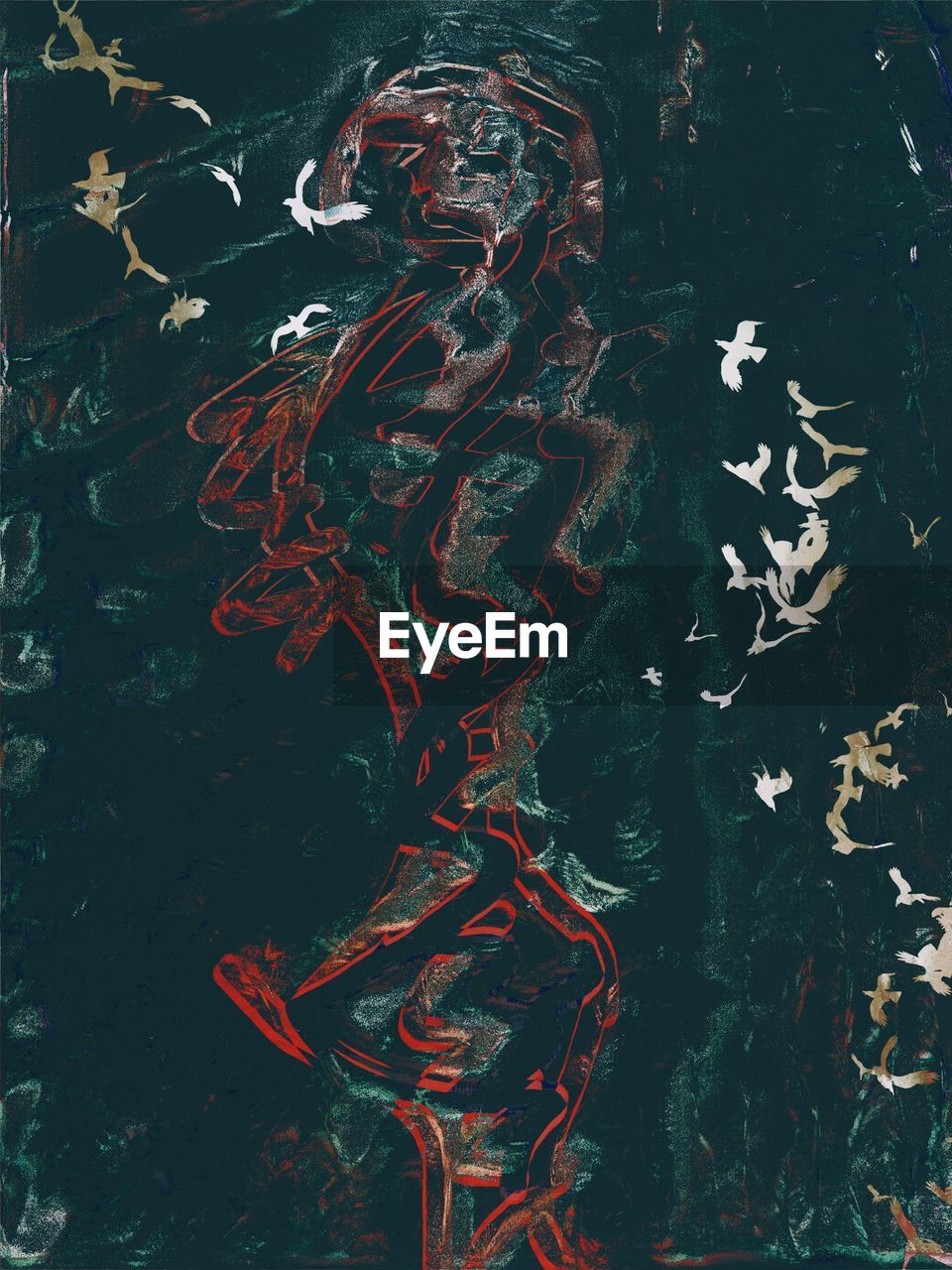 HIGH ANGLE VIEW OF JELLYFISH IN SEA