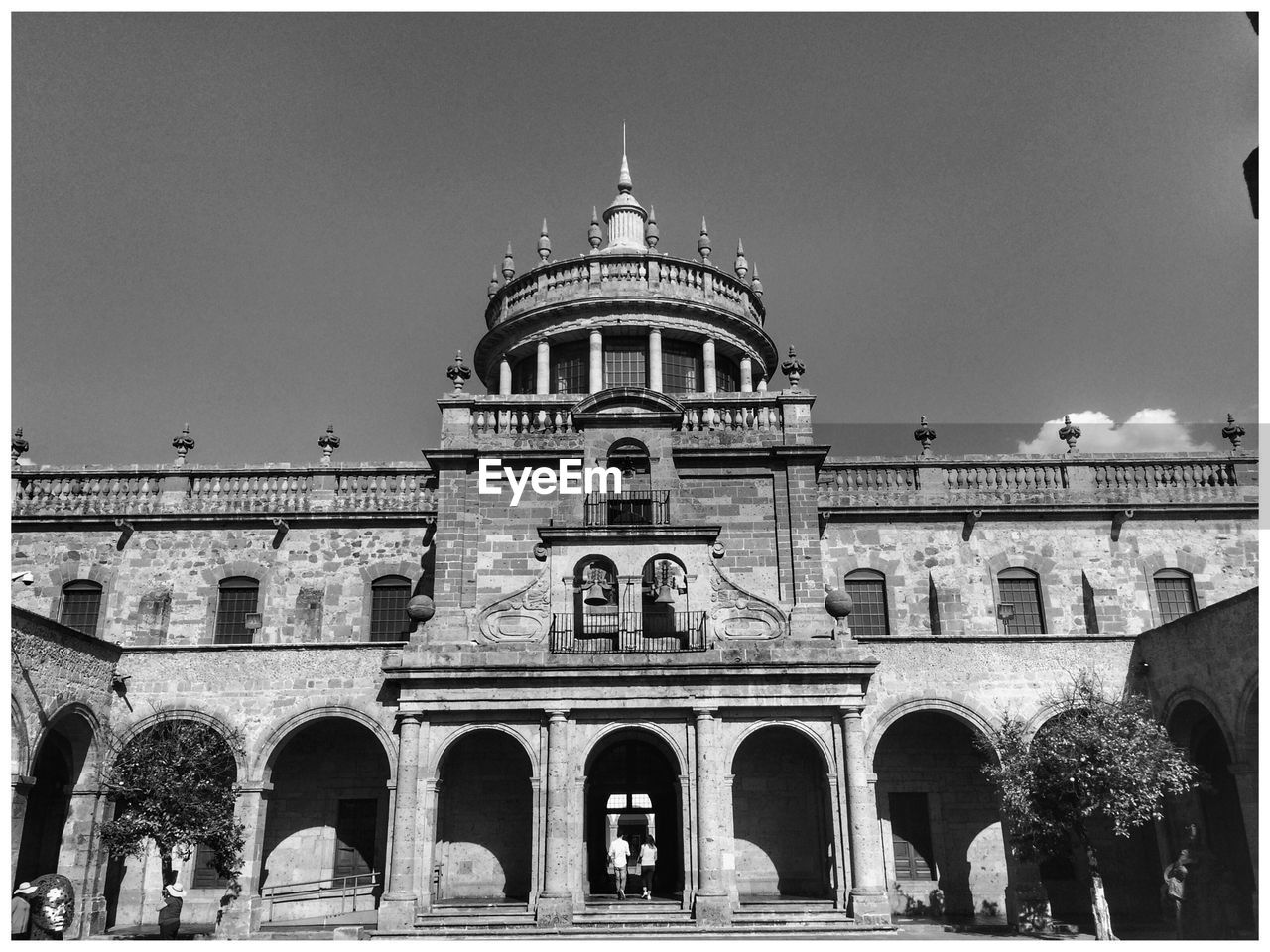 LOW ANGLE VIEW OF HISTORICAL BUILDING AGAINST SKY