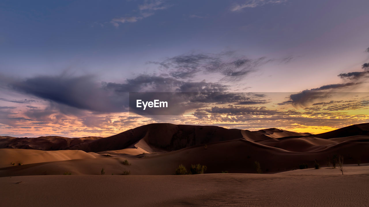 PANORAMIC VIEW OF DESERT DURING SUNSET