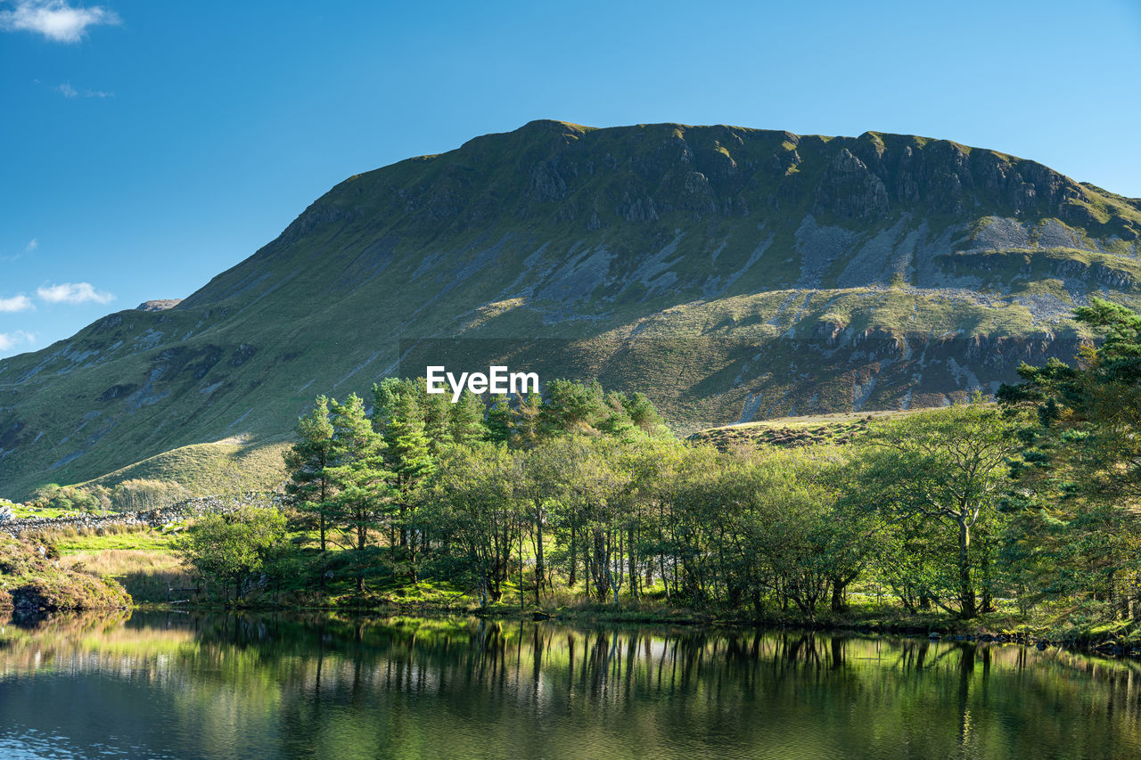 View of penygader, cadair idris, and cregennan lake in the snowdonia national park, dolgellau, wales