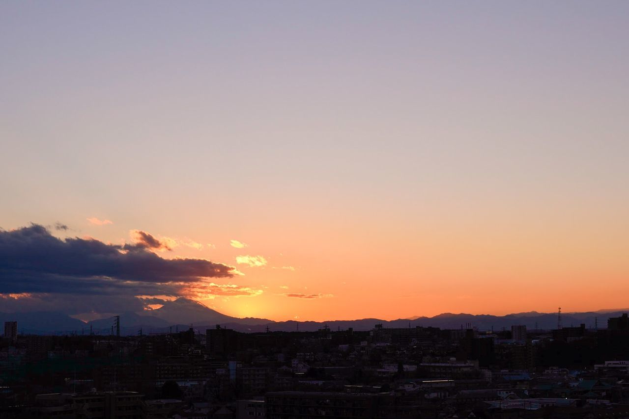 VIEW OF CITYSCAPE AT SUNSET