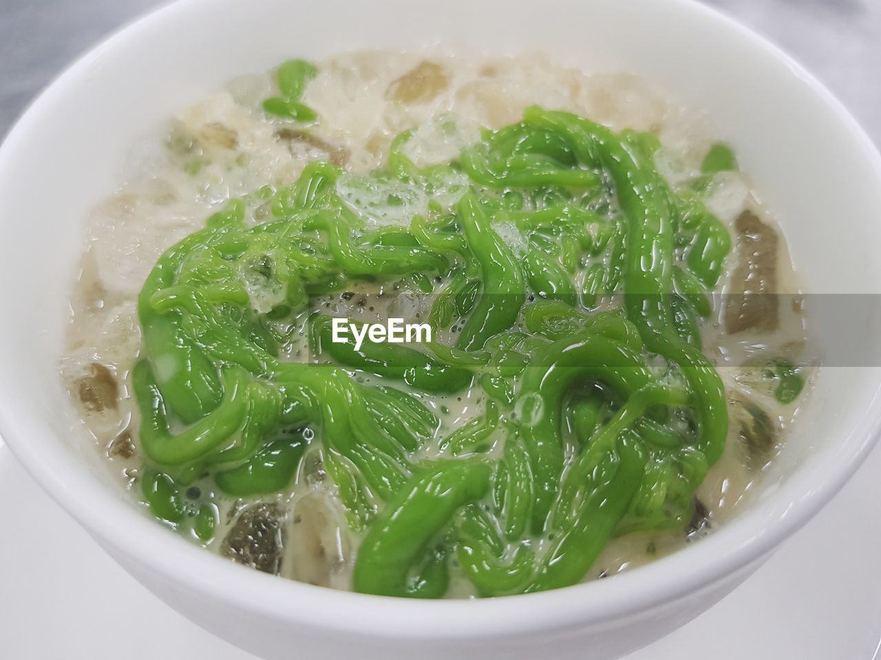 HIGH ANGLE VIEW OF SOUP IN BOWL WITH RICE