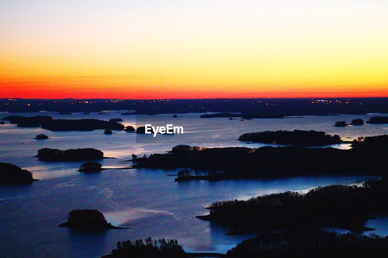 SCENIC VIEW OF DRAMATIC SKY OVER SEA DURING SUNSET