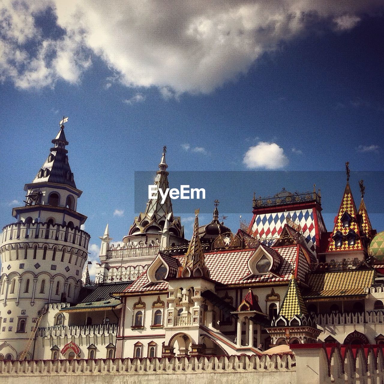 LOW ANGLE VIEW OF TEMPLE AGAINST SKY