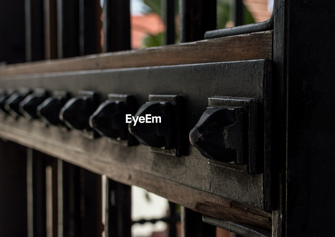 CLOSE-UP OF RUSTY METAL RAILING