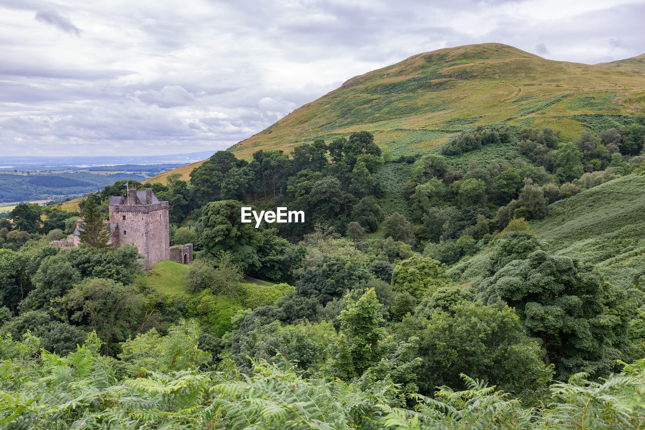 SCENIC VIEW OF GREEN MOUNTAIN AGAINST SKY