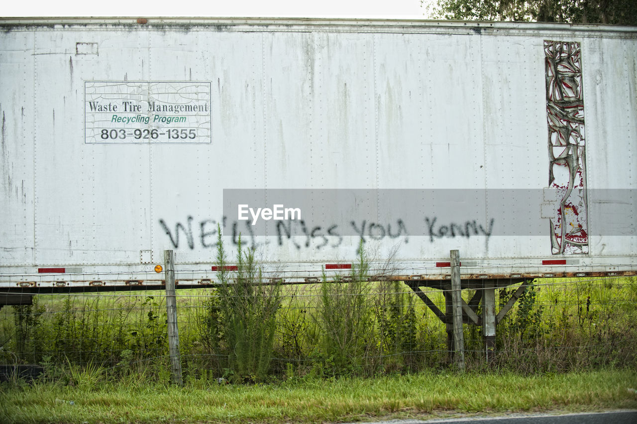 TEXT ON WALL BY BUILDING