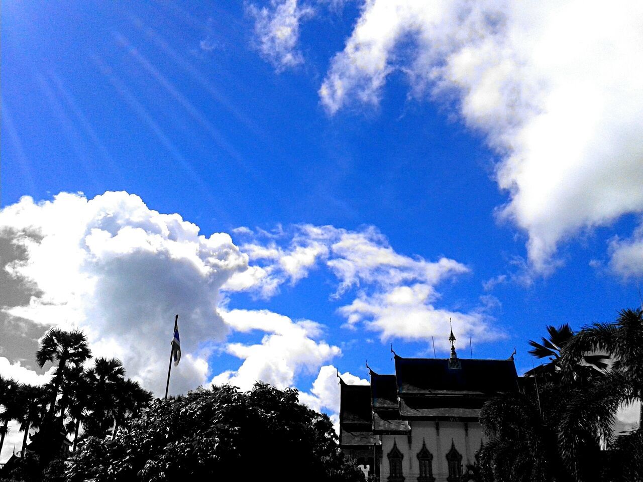 LOW ANGLE VIEW OF BUILT STRUCTURE AGAINST BLUE SKY