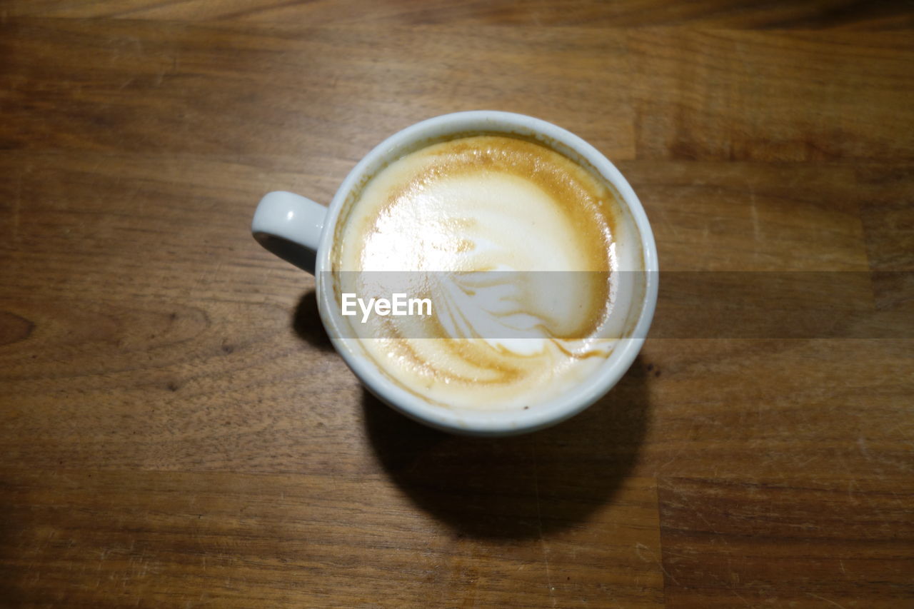 CLOSE-UP OF CAPPUCCINO