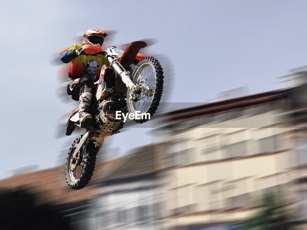 sports, motion, motocross, speed, transportation, blurred motion, racing, skill, stunt, motorcycle racing, extreme sports, motorsport, competition, mid-air, jumping, mode of transportation, activity, headwear, one person, competitive sport, sports race, motorcycle, risk, helmet, warning sign, vehicle, adult, sports helmet, communication, riding, full length, sign, sports equipment, athlete, men, bicycle, nature, enduro, person, outdoors, performance, land vehicle, track and field event, driving, day, leisure activity, adventure, joy, professional sport, sports track, expertise, recreation, lifestyles, exhilaration, sports clothing, biker