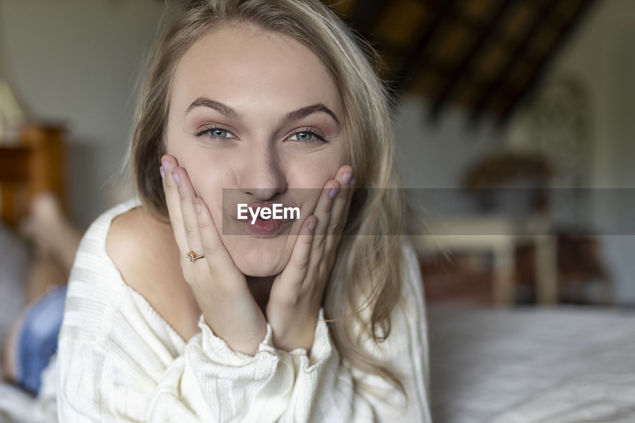 PORTRAIT OF BEAUTIFUL YOUNG WOMAN AT HOME