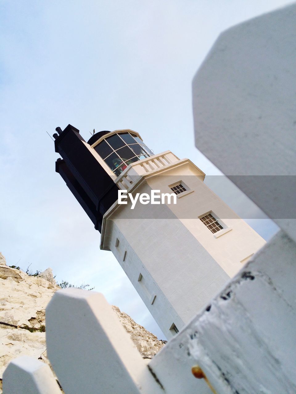 LOW ANGLE VIEW OF BUILT STRUCTURE AGAINST THE SKY