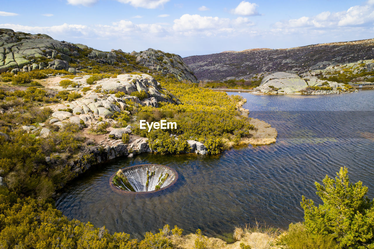 Landscape in lake lagoa comprida lagoon in serra da estrela, portugal