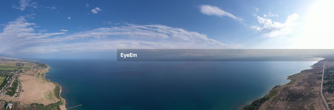 PANORAMIC VIEW OF SEA AND MOUNTAINS AGAINST SKY